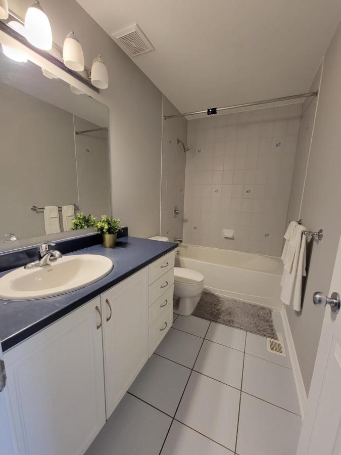 Cozy 3 Bedroom Town House 20 Min From Ottawa Down Town And Airport Kültér fotó